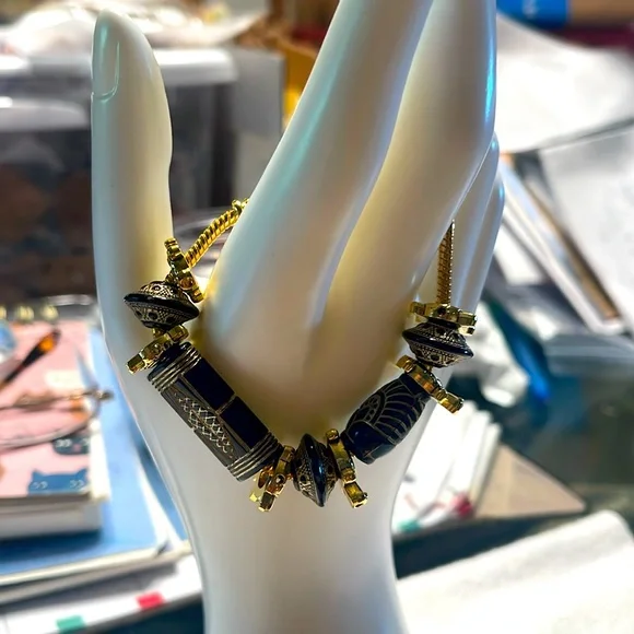 Elegant Gold and Black Bracelet - Picture 3 of 3